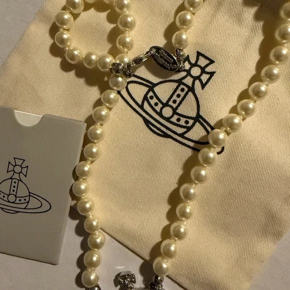 Vivienne Westwood Cream Pearl Chocker with Silver Pendant Orb - Picture 2 of 8